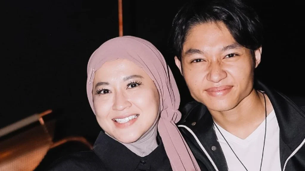 Okie Agustina Klarifikasi Dugaan Kekerasan terhadap Putranya oleh Dimas Anggara