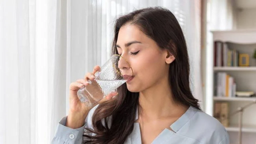 Apakah Minum Air Cukup Membuat Kulit Lebih Cerah?