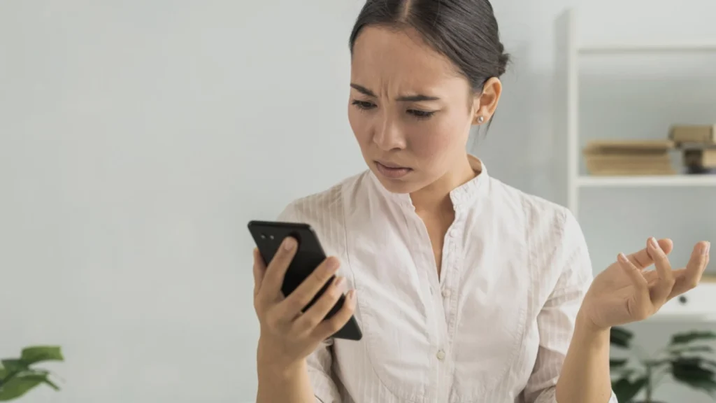 Fenomena FOMO: Apa Itu dan Bagaimana Cara Mengatasinya?